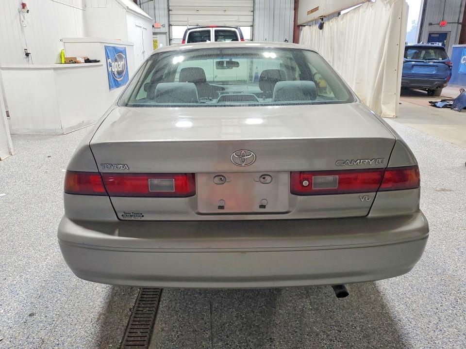1998 Toyota Camry მანქანა იყიდება აუქციონზე, vin: JT2BF22K2W0140960, აუქციონის ნომერი: 65551846