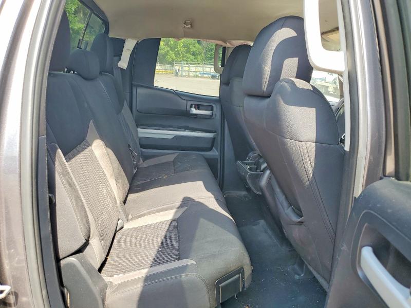 64242086 :رقم المزاد ، 5TFUW5F19FX438657 vin ، 2015 Toyota Tundra مزاد بيع