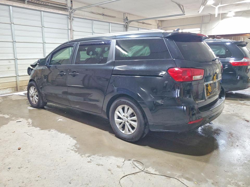 63656356 :رقم المزاد ، KNDMB5C17H6336220 vin ، 2017 Kia Sedona مزاد بيع
