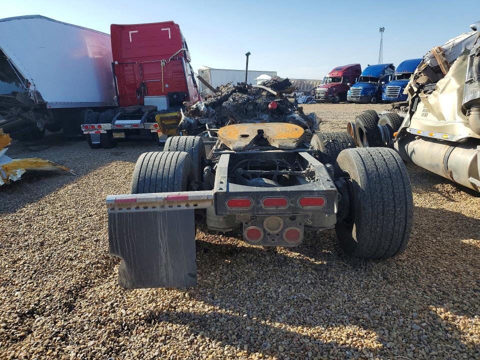 Auction sale of the 2018 Freightliner Cascadia 126, vin: 3AKJHHDR1JSJR8041, lot number: 65432756