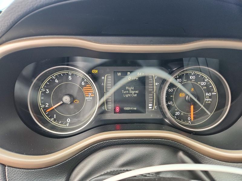 64559786 :رقم المزاد ، 1C4PJLCB0JD590267 vin ، 2018 Jeep Cherokee مزاد بيع