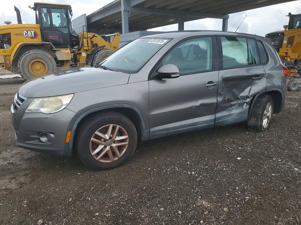 2011 Volkswagen Tiguan მანქანა იყიდება აუქციონზე, vin: WVGBV7AX5BW567122, აუქციონის ნომერი: 63413876