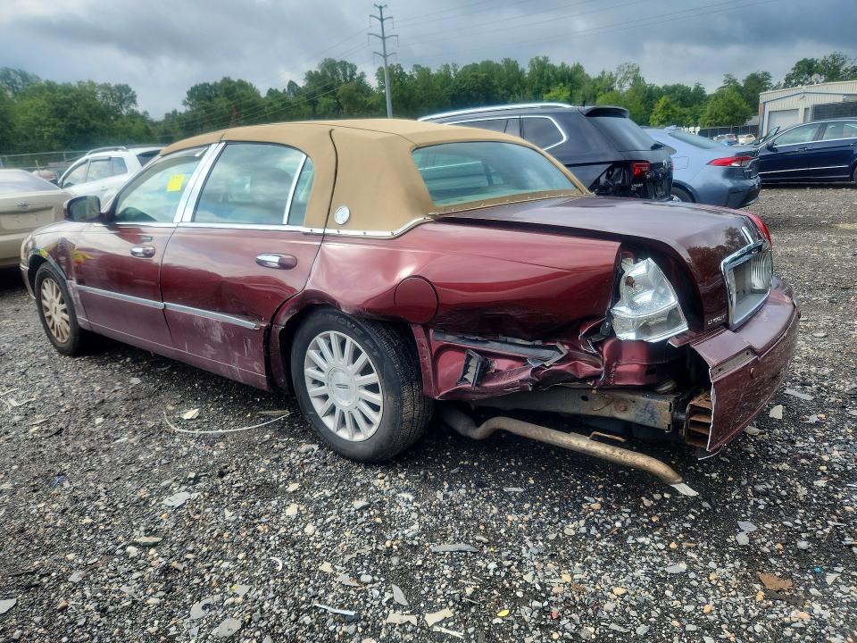 2003 Lincoln Town Car მანქანა იყიდება აუქციონზე, vin: 1LNHM82W63Y687204, აუქციონის ნომერი: 63492816