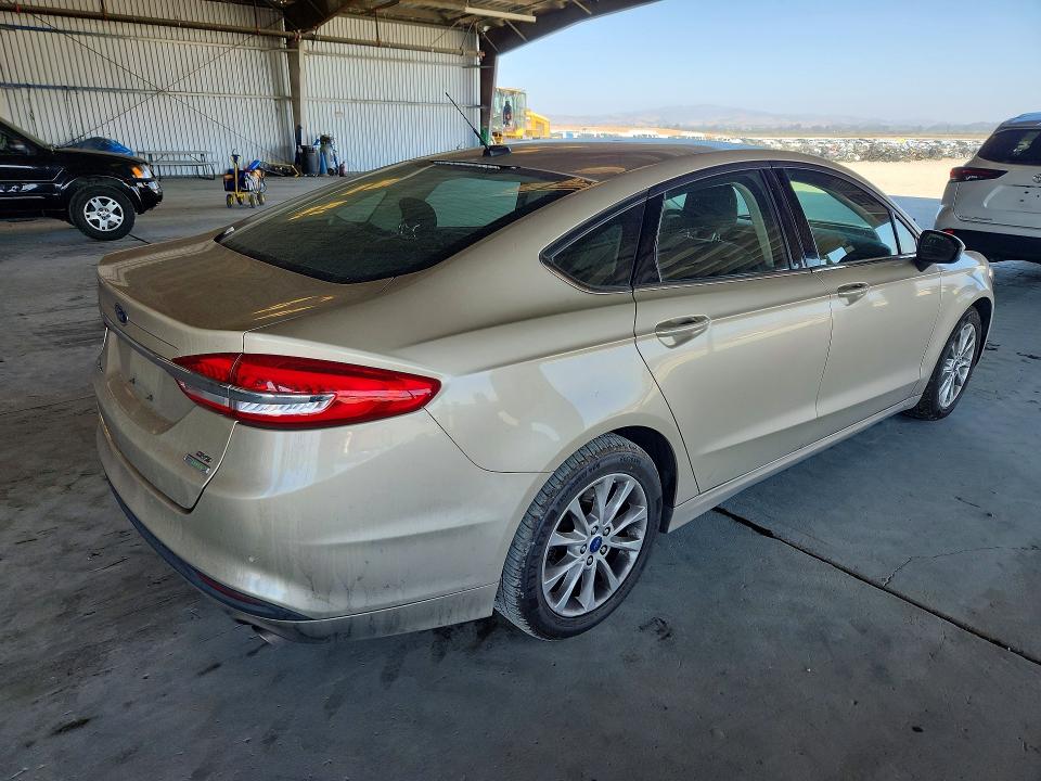 63686106 :رقم المزاد ، 3FA6P0HD0HR275737 vin ، 2017 Ford Fusion مزاد بيع