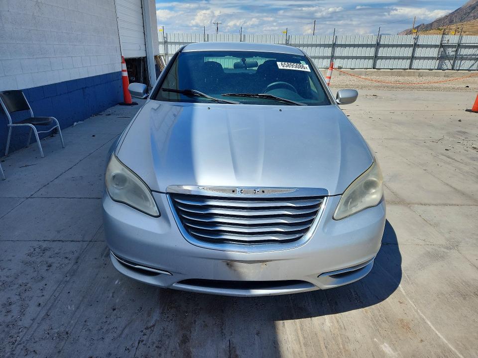 65895086 :رقم المزاد ، 1C3BC1FB7BN531124 vin ، 2011 Chrysler 200 مزاد بيع