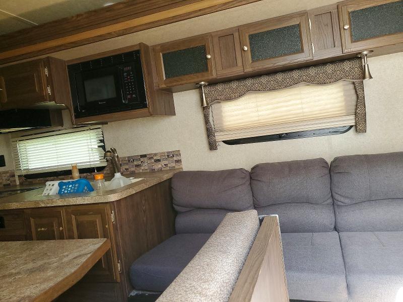 62699206 :رقم المزاد ، 4X4TFLC28GZ143482 vin ، 2016 Flagstaff By Forest Recreational Vehicle (rv) مزاد بيع
