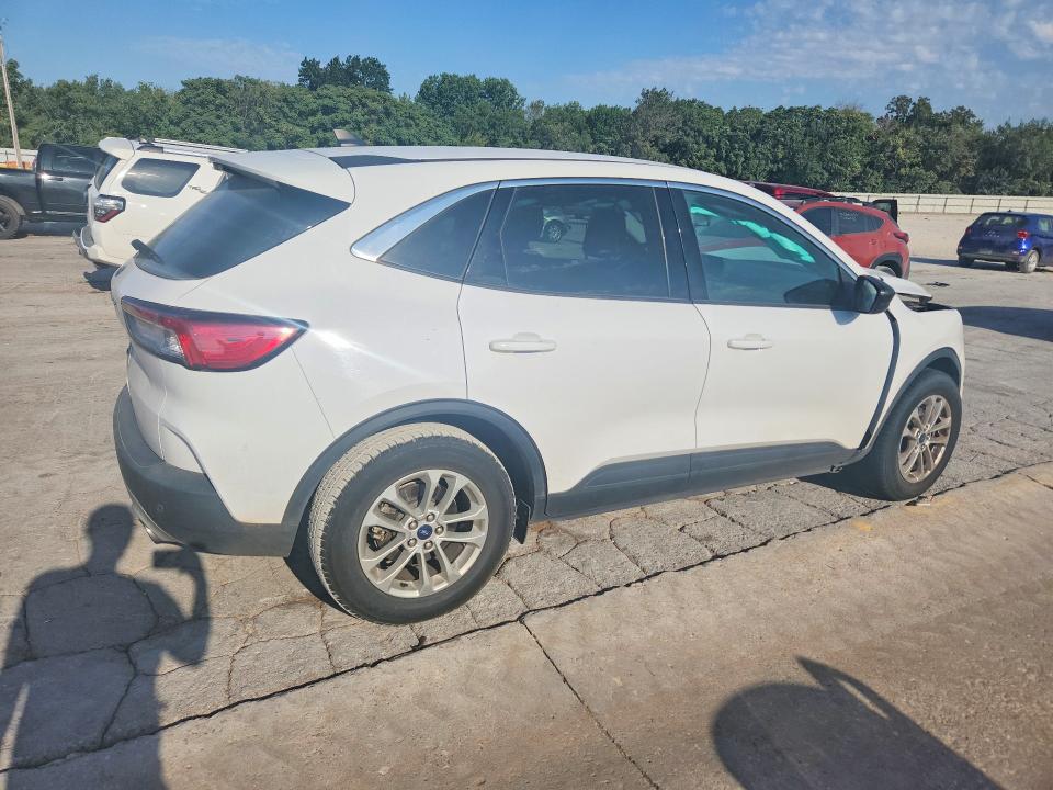 64542446 :رقم المزاد ، 1FMCU0G66NUB31585 vin ، 2022 Ford Escape مزاد بيع