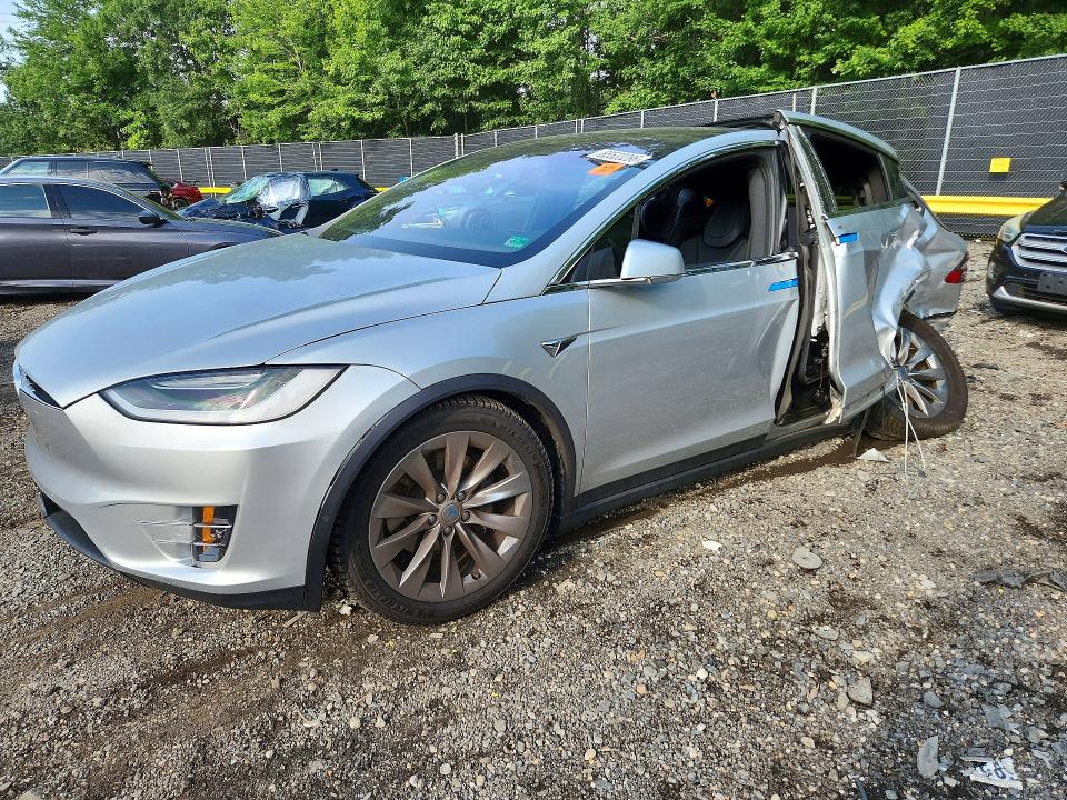 Продаж на аукціоні авто 2018 Tesla Model X, vin: 5YJXCAE22JF101260, номер лоту: 65533286