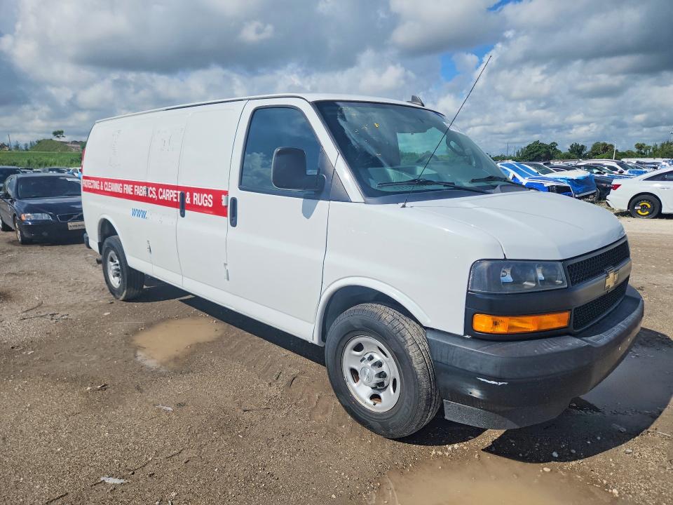 67107386 :رقم المزاد ، 1GCWGBFP2J1312239 vin ، 2018 Chevrolet Express G2500 مزاد بيع