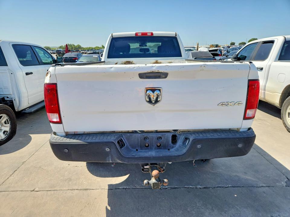 64542716 :رقم المزاد ، 3C6UR5HLXJG364742 vin ، 2018 Ram 2500 مزاد بيع
