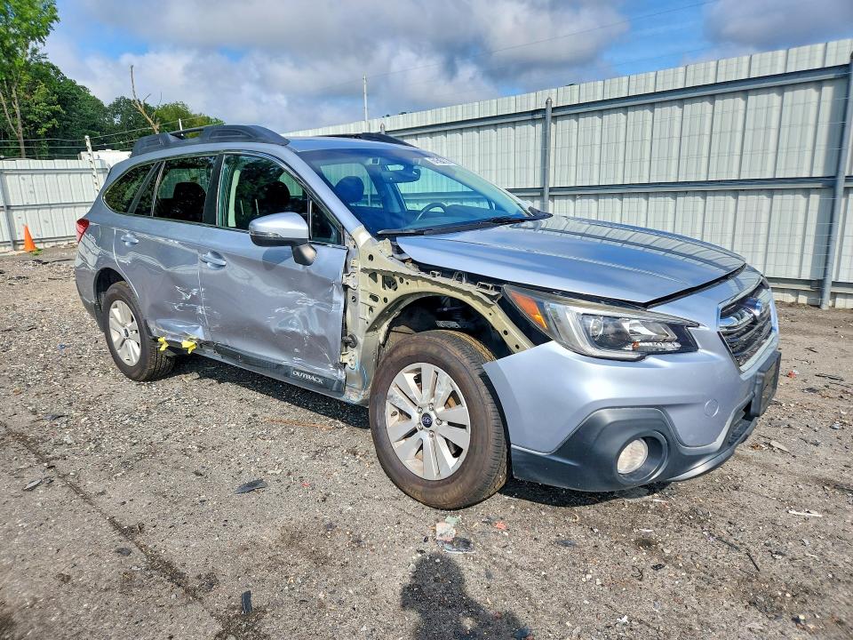 64590536 :رقم المزاد ، 4S4BSAHC9J3393953 vin ، 2018 Subaru Outback مزاد بيع