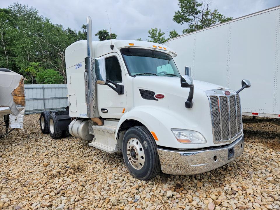 Продажа на аукционе авто 2017 Peterbilt 579, vin: 1XPBDP9X2HD359729, номер лота: 63649656