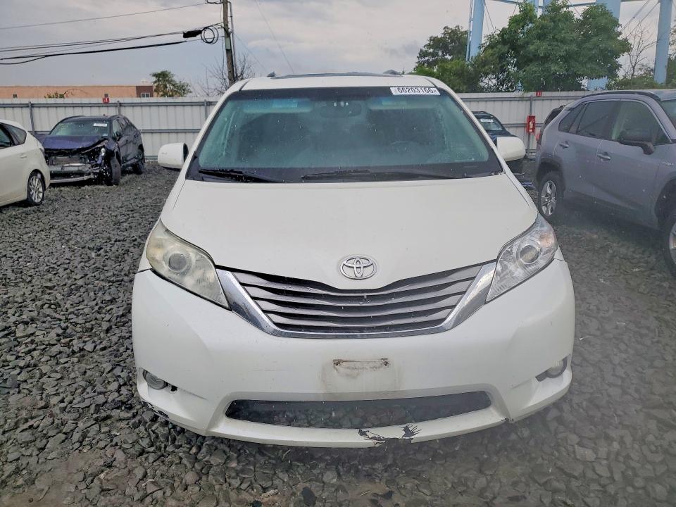2017 Toyota Sienna მანქანა იყიდება აუქციონზე, vin: 5TDYZ3DC0HS868216, აუქციონის ნომერი: 66203166
