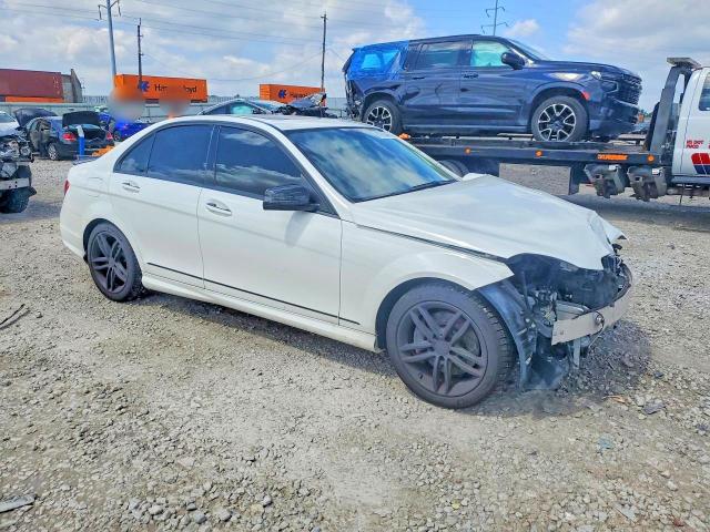 65921846 :رقم المزاد ، WDDGF8AB1EG236740 vin ، 2014 Mercedes-benz C مزاد بيع