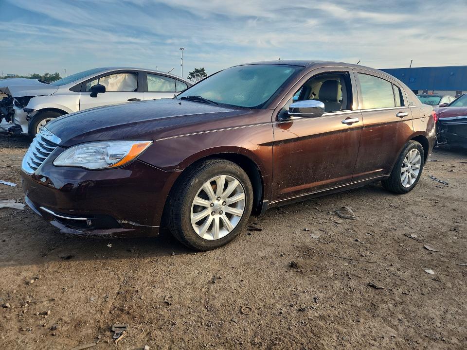 65932976 :رقم المزاد ، 1C3CCBCG2DN618071 vin ، 2013 Chrysler 200 مزاد بيع