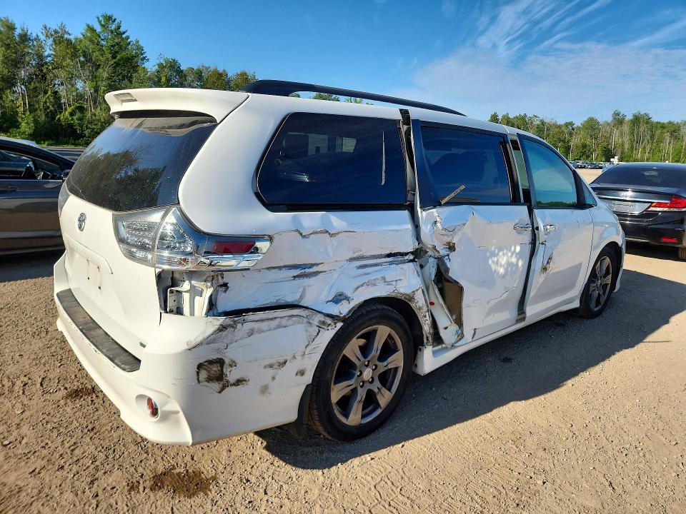 66057326 :رقم المزاد ، 5TDXZ3DCXHS861396 vin ، 2017 Toyota Sienna مزاد بيع
