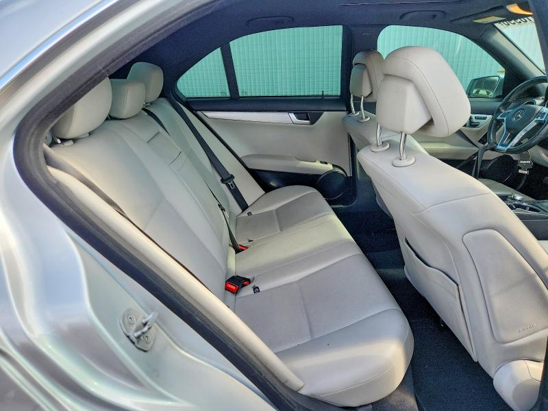 Продаж на аукціоні авто 2012 Mercedes-benz C, vin: WDDGF4HBXCA615864, номер лоту: 64518996