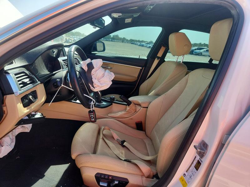 64761386 :رقم المزاد ، WBA8B9G5XJNU97966 vin ، 2018 Bmw 330 مزاد بيع