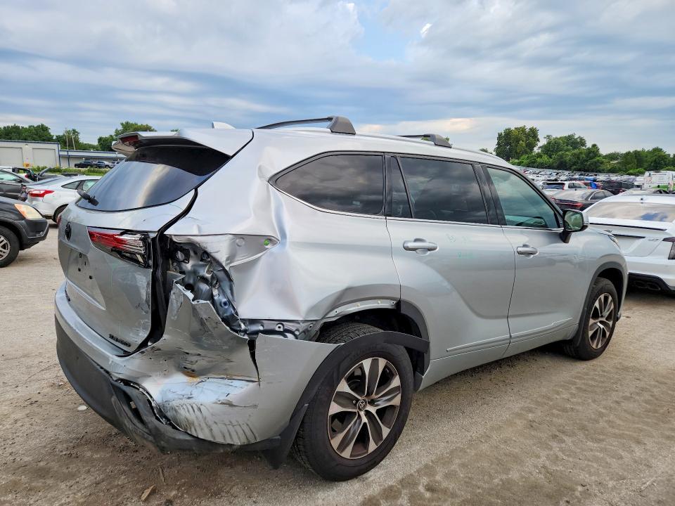 Продаж на аукціоні авто 2022 Toyota Highlander, vin: 5TDGZRBH7NS582422, номер лоту: 65127336