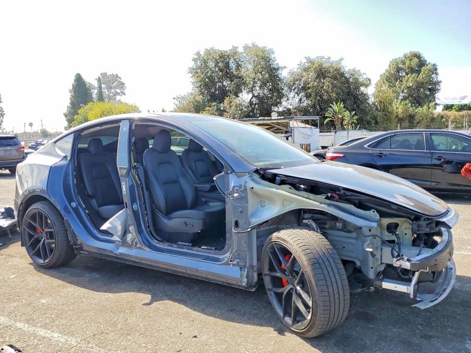 63896076 :رقم المزاد ، 7SAYGDEF1PF698166 vin ، 2020 Tesla Model  Y مزاد بيع