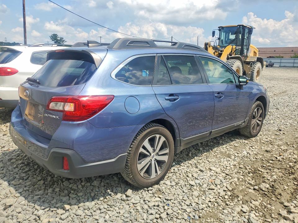63925626 :رقم المزاد ، 4S4BSANC8J3369938 vin ، 2018 Subaru Outback مزاد بيع