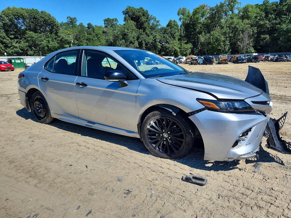 65286746 :رقم المزاد ، 4T1T11BK6MU038759 vin ، 2021 Toyota Camry مزاد بيع