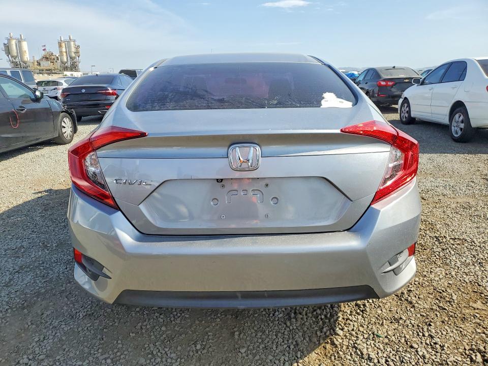 63913396 :رقم المزاد ، 2HGFC2F57JH543795 vin ، 2018 Honda Civic مزاد بيع