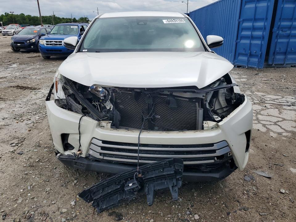 64834186 :رقم المزاد ، 5TDBZRFH4KS922819 vin ، 2019 Toyota Highlander مزاد بيع