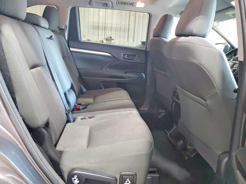 Продаж на аукціоні авто 2018 Toyota Highlander, vin: 5TDBZRFHXJS861233, номер лоту: 63623416