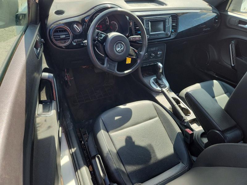 64281136 :رقم المزاد ، 3VWF17AT8GM606210 vin ، 2016 Volkswagen Beetle مزاد بيع