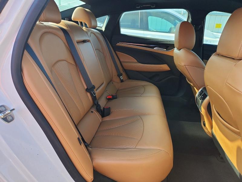 65205446 :رقم المزاد ، 1G4ZP5SS3HU135665 vin ، 2017 Buick Lacrosse مزاد بيع