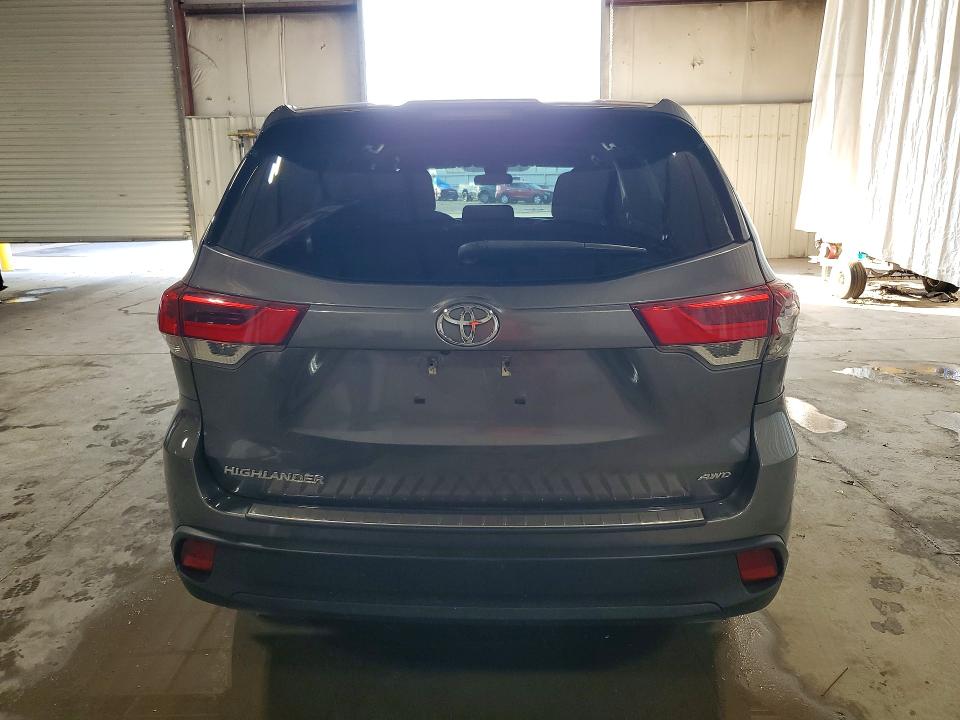 Продаж на аукціоні авто 2018 Toyota Highlander, vin: 5TDBZRFHXJS861233, номер лоту: 63623416