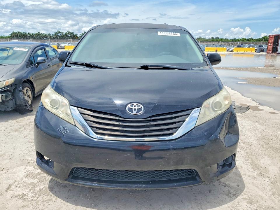 66388756 :رقم المزاد ، 5TDKK3DC1BS151289 vin ، 2011 Toyota Sienna مزاد بيع