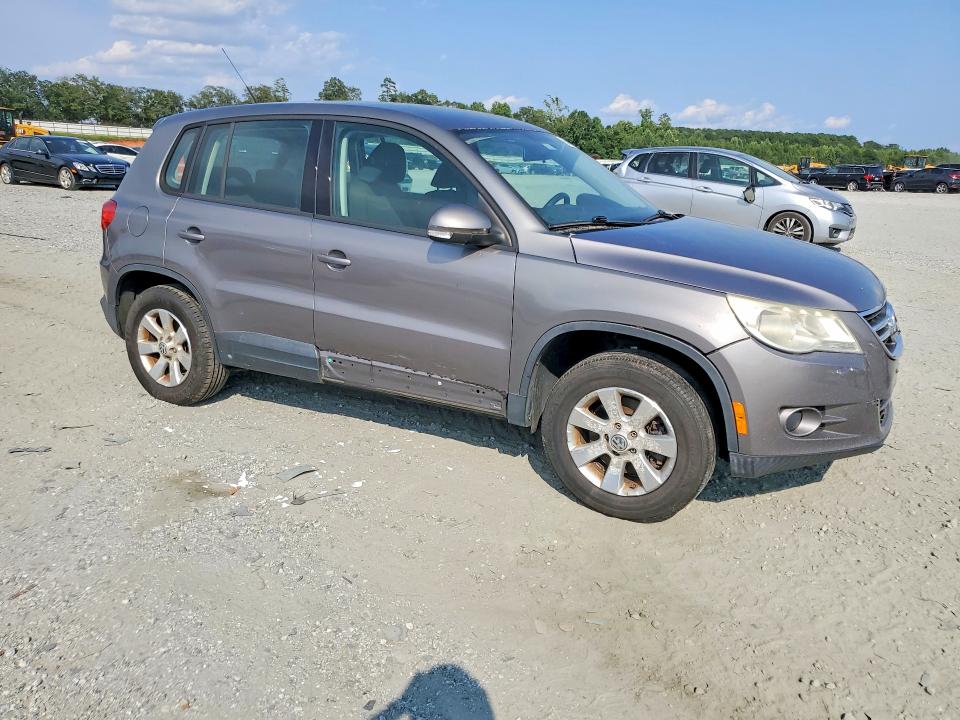 64943926 :رقم المزاد ، WVGAV7AXXAW511610 vin ، 2010 Volkswagen Tiguan مزاد بيع