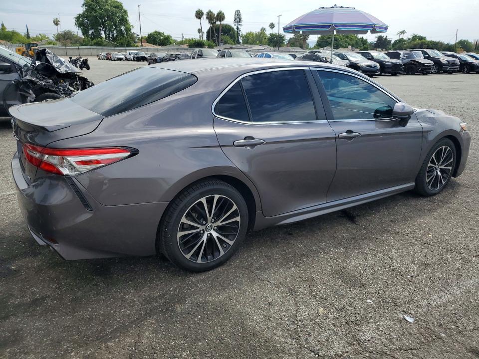 66929896 :رقم المزاد ، 4T1B11HK4JU081320 vin ، 2018 Toyota Camry مزاد بيع