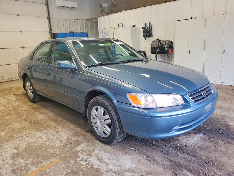65182926 :رقم المزاد ، 4T1BF22K3YU942366 vin ، 2000 Toyota Camry مزاد بيع