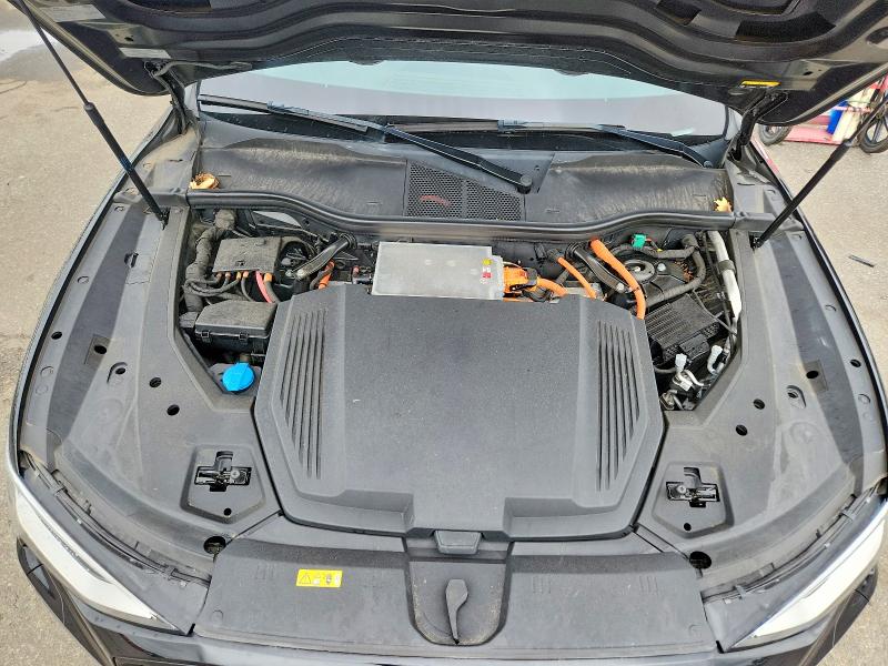 Продажа на аукционе авто 2021 Audi E-tron, vin: WA1LAAGE7MB001541, номер лота: 65941986