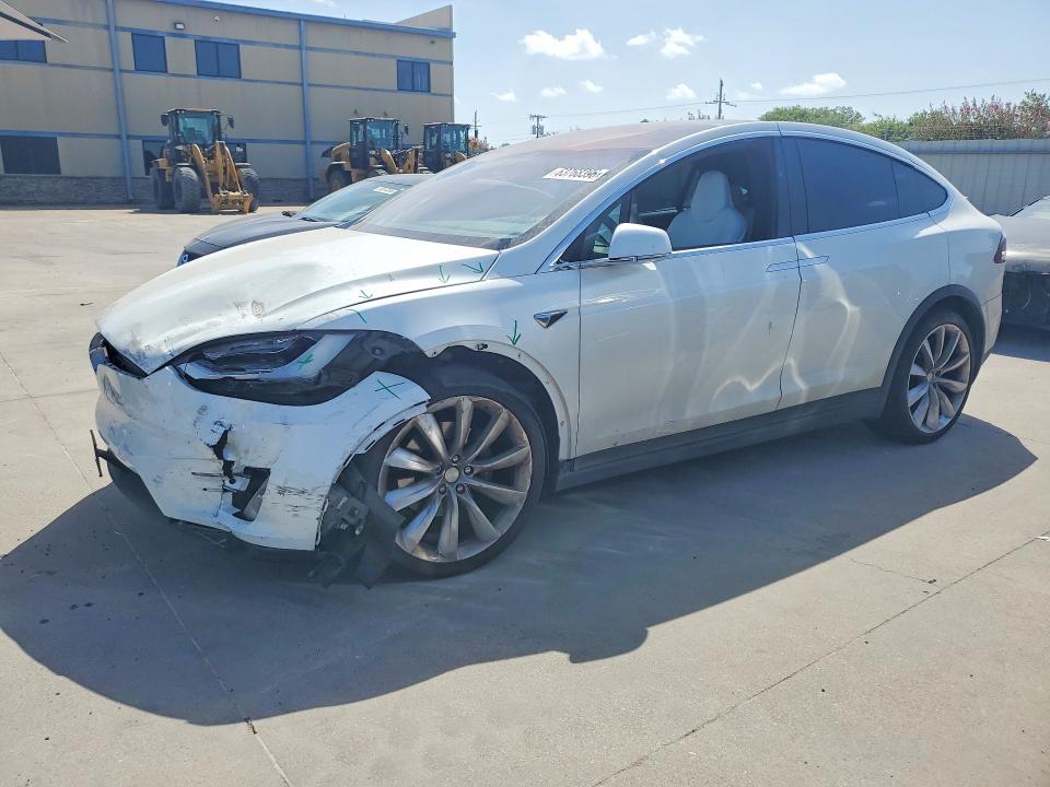 63768396 :رقم المزاد ، 5YJXCDE25HF043981 vin ، 2017 Tesla Model X مزاد بيع