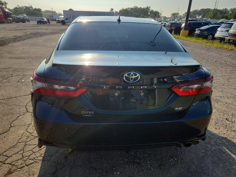 65281716 :رقم المزاد ، 4T1G11AK5MU461819 vin ، 2021 Toyota Camry مزاد بيع