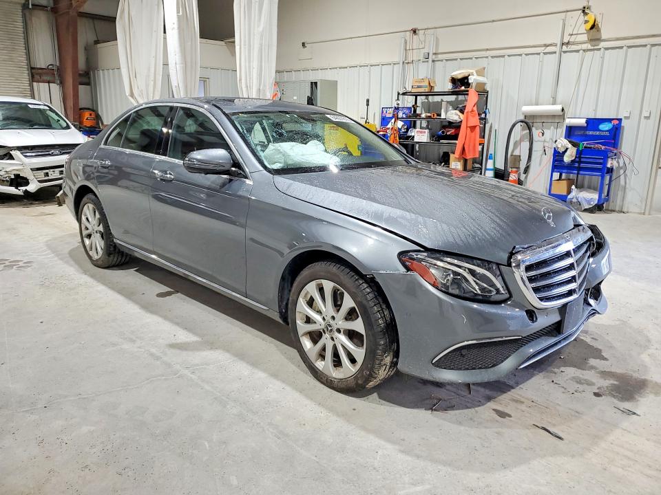 64807816 :رقم المزاد ، W1KZF6JB7LA760083 vin ، 2020 Mercedes-benz E مزاد بيع