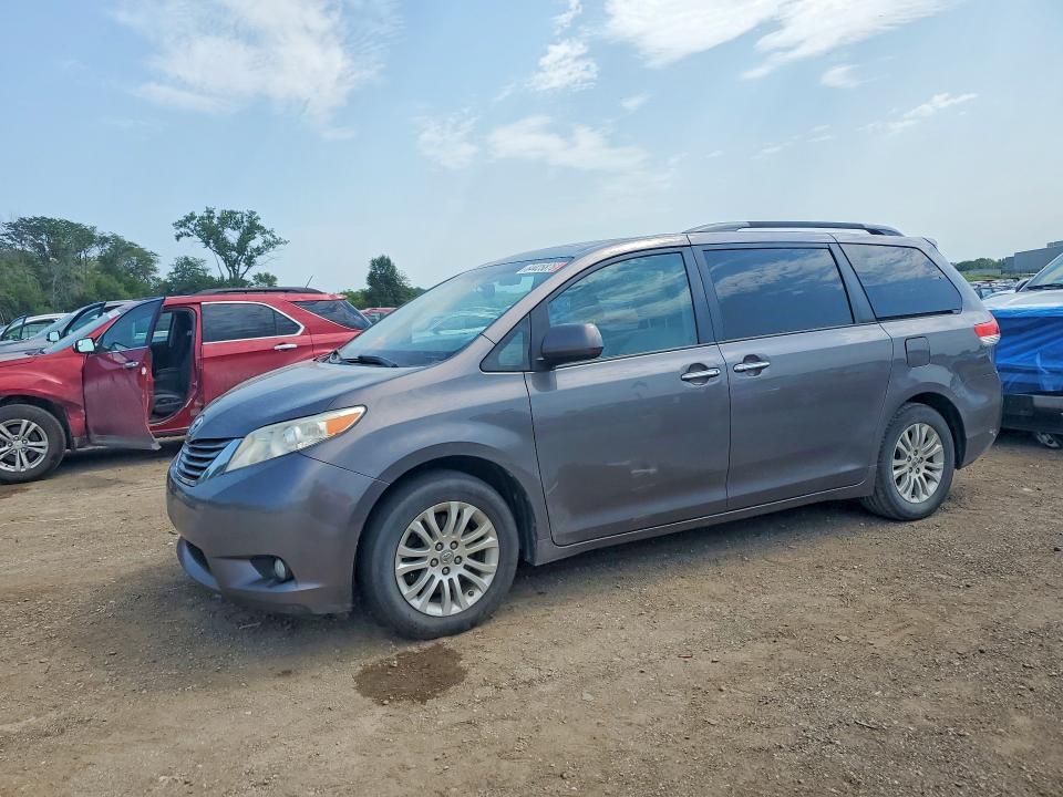 64425876 :رقم المزاد ، 5TDYK3DC7ES510093 vin ، 2014 Toyota Sienna مزاد بيع