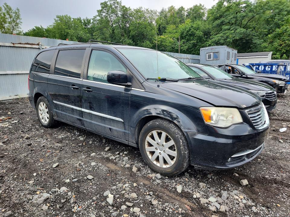 63235796 :رقم المزاد ، 2C4RC1BG1DR682591 vin ، 2013 Chrysler Town & Country مزاد بيع