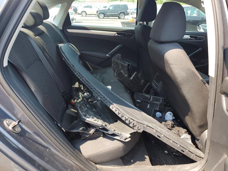 63748286 :رقم المزاد ، 1VWAT7A38HC031839 vin ، 2017 Volkswagen Passat مزاد بيع