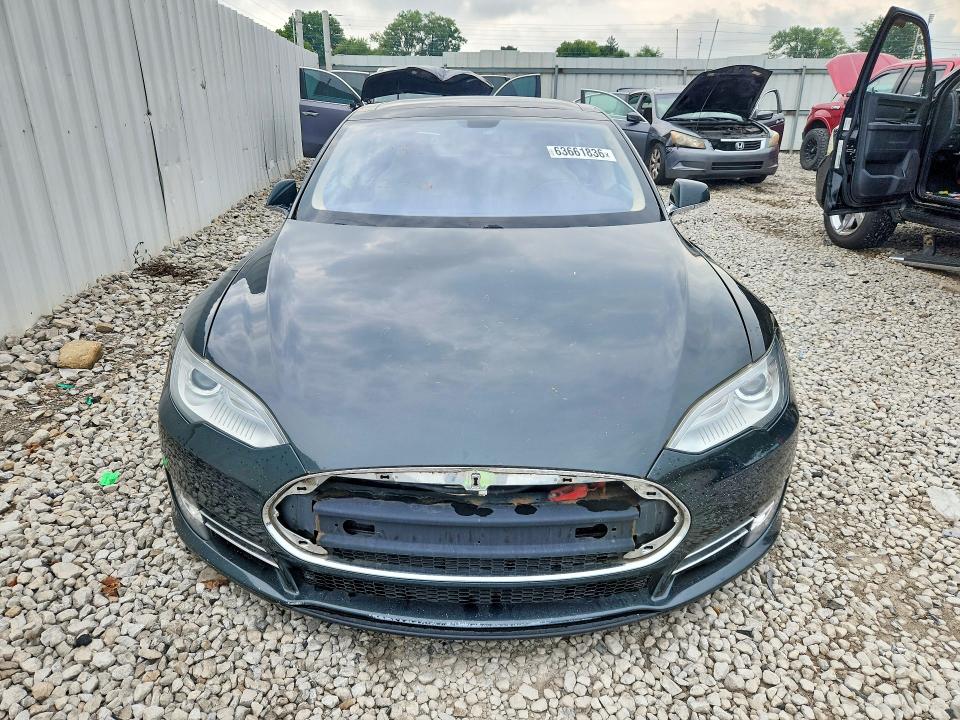 63661836 :رقم المزاد ، 5YJSA1CN2DFP05490 vin ، 2013 Tesla Model S مزاد بيع