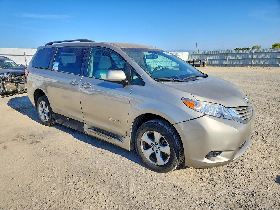64573056 :رقم المزاد ، 5TDKK3DC0FS647707 vin ، 2015 Toyota Sienna مزاد بيع