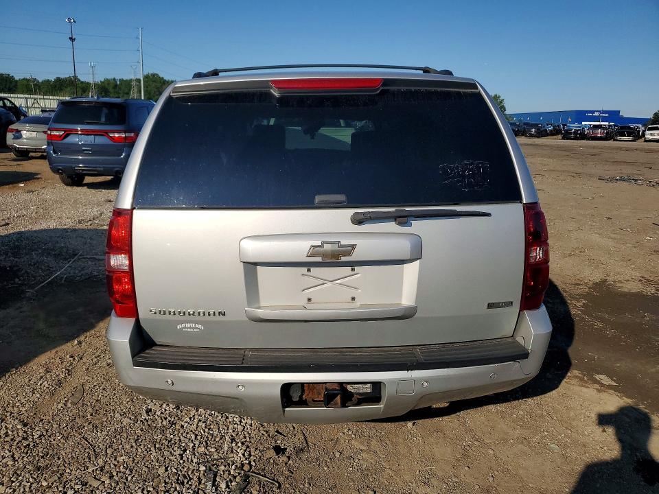 2010 Chevrolet Suburban მანქანა იყიდება აუქციონზე, vin: 1GNUKJE36AR228402, აუქციონის ნომერი: 63414006