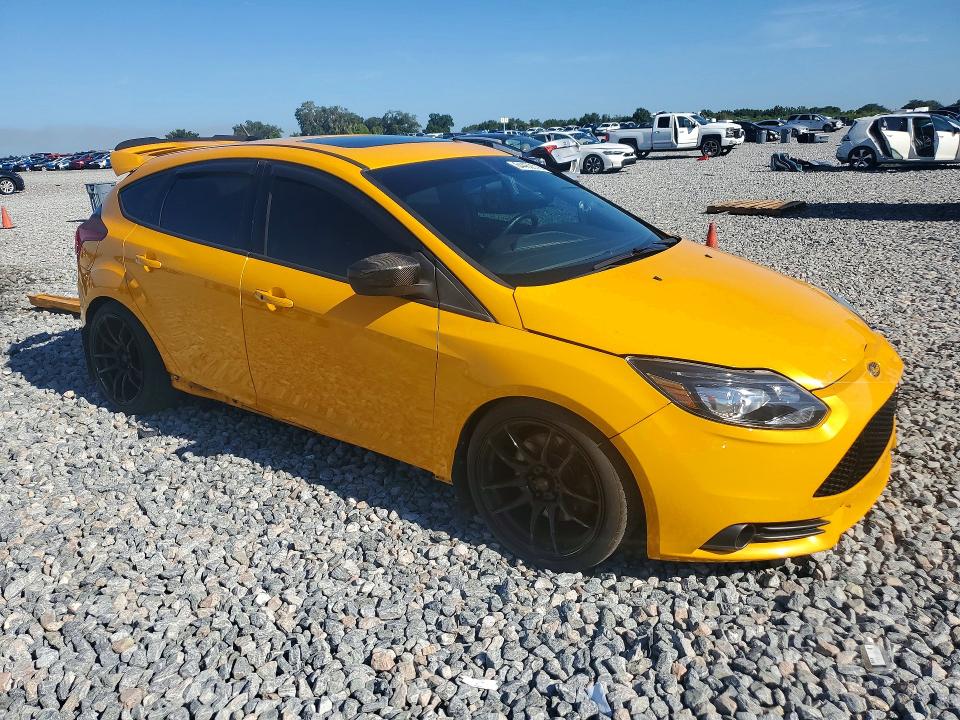 64462316 :رقم المزاد ، 1FADP3L91DL185839 vin ، 2013 Ford Focus مزاد بيع