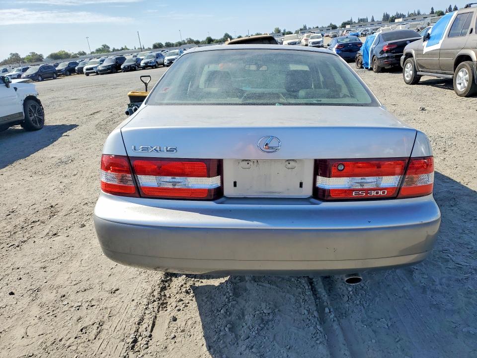 64142126 :رقم المزاد ، JT8BF28G615112941 vin ، 2001 Lexus Es مزاد بيع
