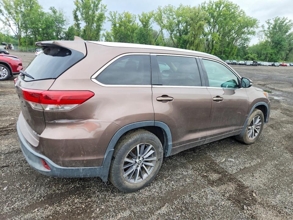 Продажа на аукционе авто 2018 Toyota Highlander, vin: 5TDJZRFH1JS902201, номер лота: 65153336