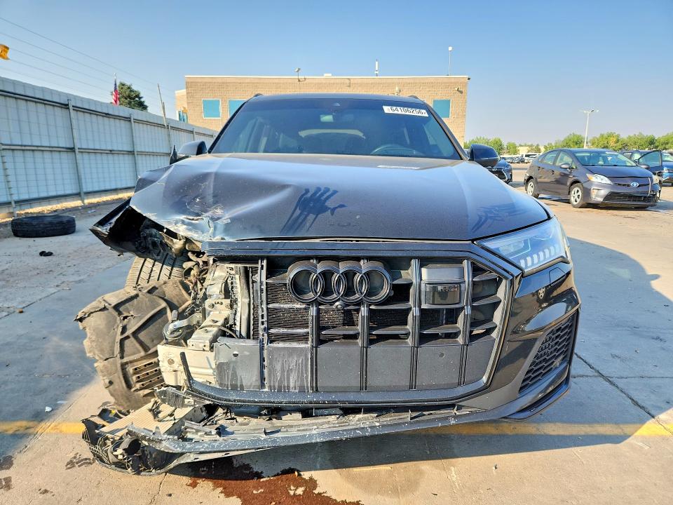 64106256 :رقم المزاد ، WA1VWBF73ND021097 vin ، 2022 Audi Sq7 مزاد بيع